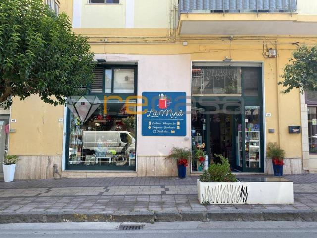 Locale Commerciale in vendita a Pontecagnano