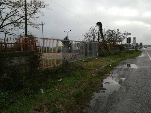 Locale Commerciale in vendita a Piemonte, Alessandria