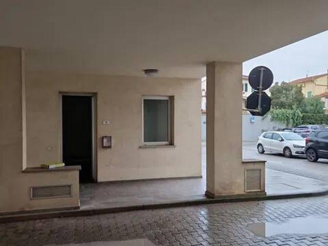 Locale Commerciale in vendita a Romito, Pontedera