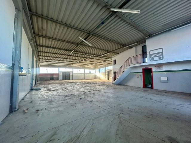 Locale Commerciale in vendita a Pietroconti, Pontedera