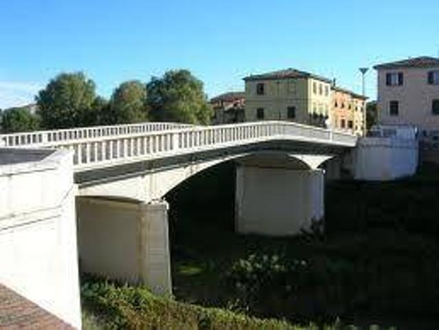 Locale Commerciale in vendita a Romito, Pontedera
