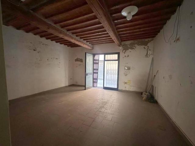 Locale Commerciale in vendita a Bellaria, Pontedera
