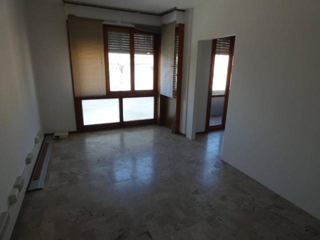 Locale Commerciale in vendita a Bellaria, Pontedera