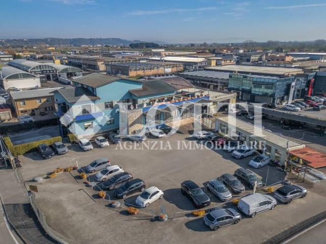 Locale Commerciale in vendita a Pietroconti, Pontedera