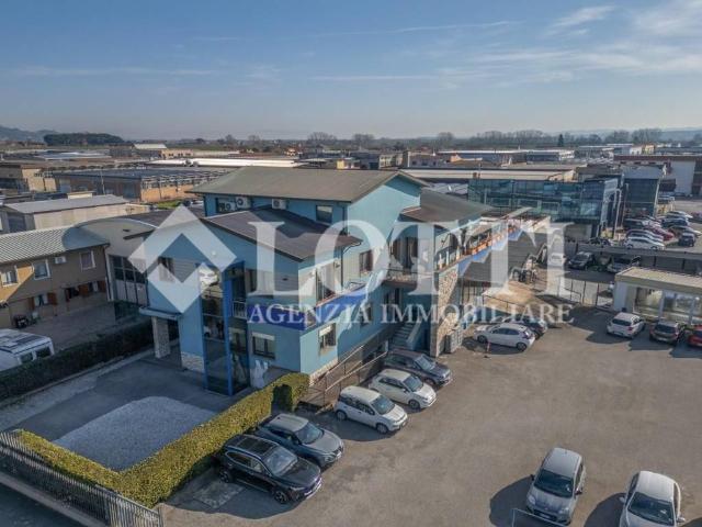 Locale Commerciale in vendita a Pietroconti, Pontedera