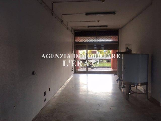Locale Commerciale in vendita a Pontedera, Toscana