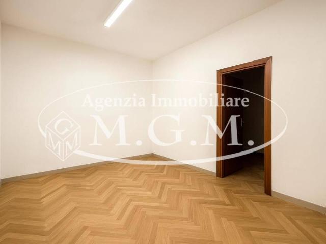 Locale Commerciale in vendita a Oltrera, Pontedera