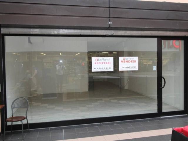 Locale Commerciale in vendita a Pontedera, Toscana