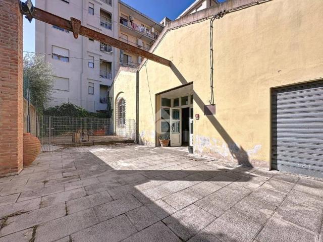 Locale Commerciale in vendita a Sozzifanti, Pontedera