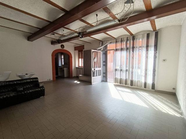 Locale Commerciale in vendita a Pontenure, Reggio Emilia