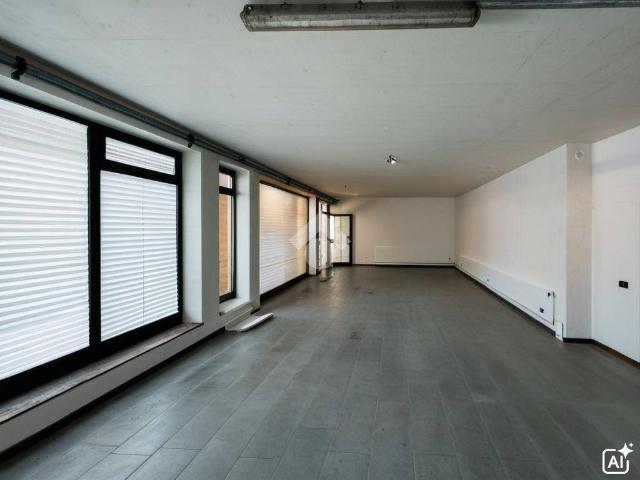 Locale Commerciale in vendita a Pontevico, Lombardia
