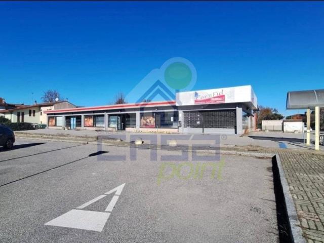 Locale Commerciale in vendita a Pontevico, Lombardia