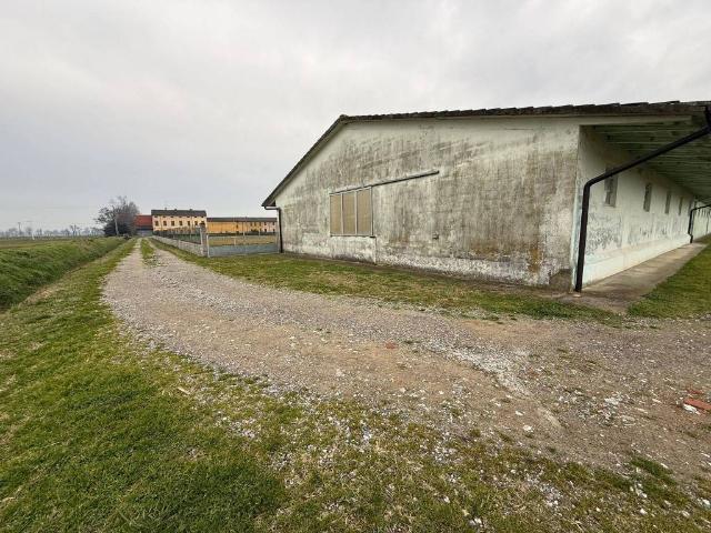 Locale Commerciale in vendita a Pontevico, Lombardia