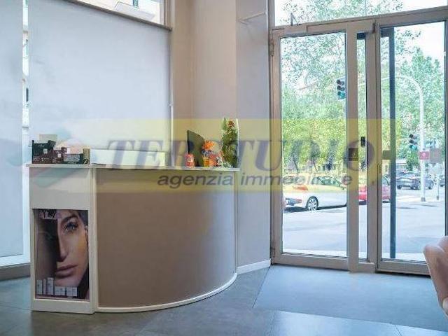 Locale Commerciale in vendita a Pontida, Lombardia