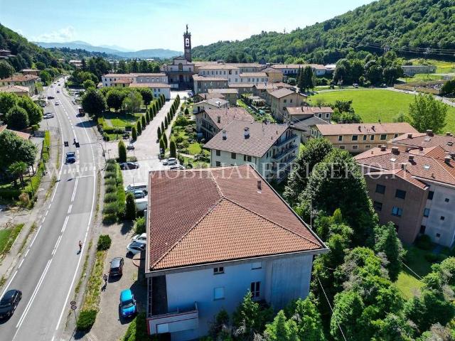 Locale Commerciale in vendita a Pontida, Lombardia