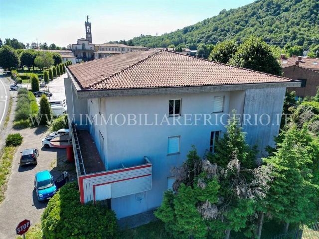 Locale Commerciale in vendita a Pontida, Lombardia
