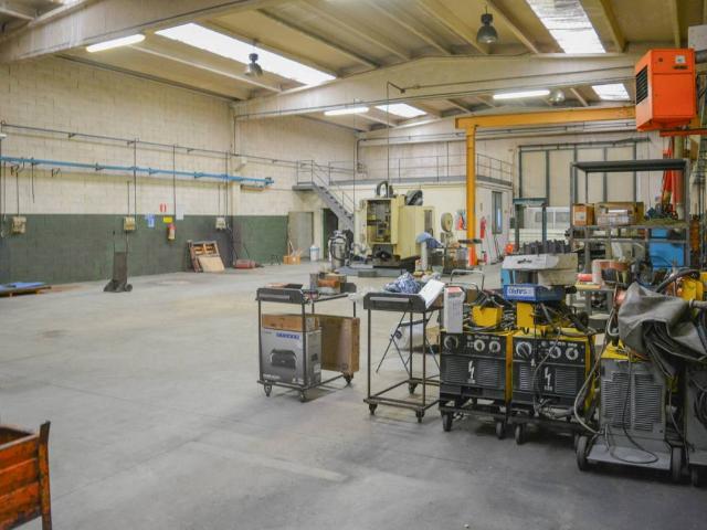 Locale Commerciale in vendita a Pontirolo Nuovo, Lombardia
