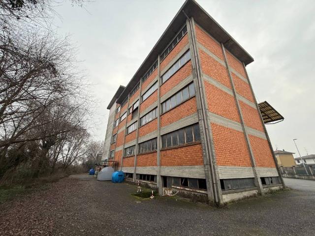 Locale Commerciale in vendita a Pontoglio, Lombardia