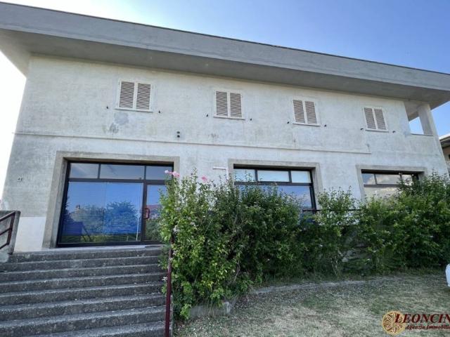 Locale Commerciale in vendita a Santa Giustina, Pontremoli