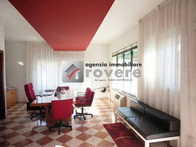 Locale Commerciale in vendita a Ponzano, Treviso