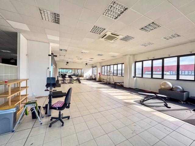 Locale Commerciale in vendita a Ponzano Veneto, Ponzano