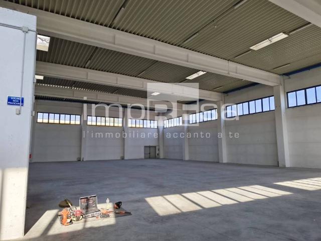 Locale Commerciale in vendita a Ponzano Veneto, Ponzano