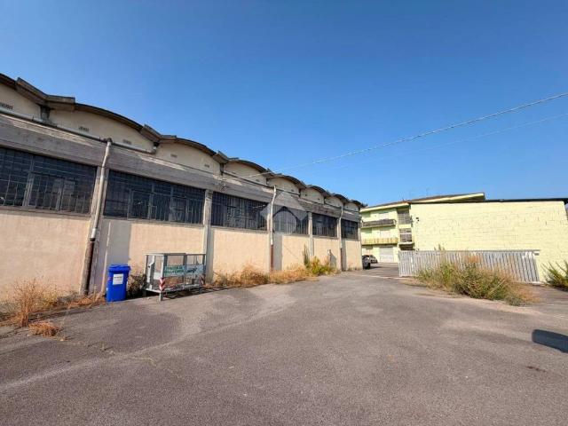 Locale Commerciale in vendita a Porcari, Toscana
