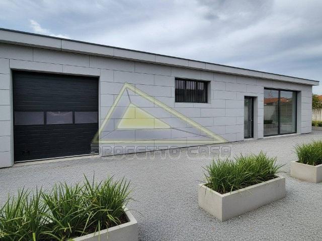Locale Commerciale in vendita a Rughi, Porcari