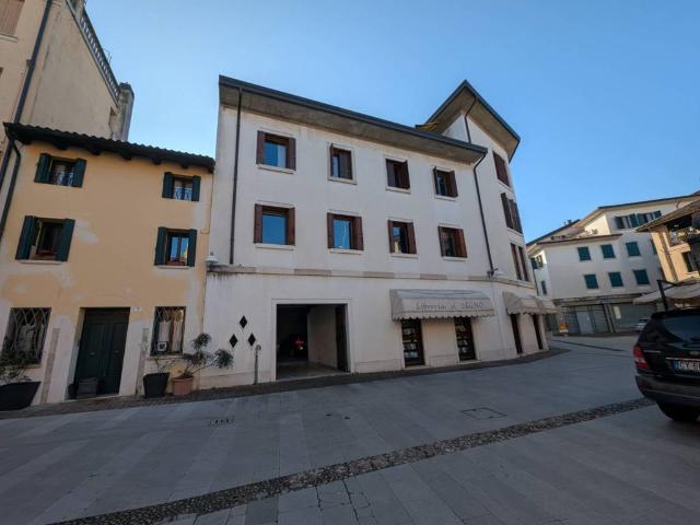Locale Commerciale in vendita a Pordenone, Friuli-Venezia Giulia