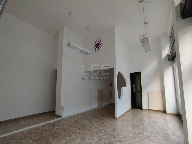 Locale Commerciale in vendita a Pordenone, Friuli-Venezia Giulia