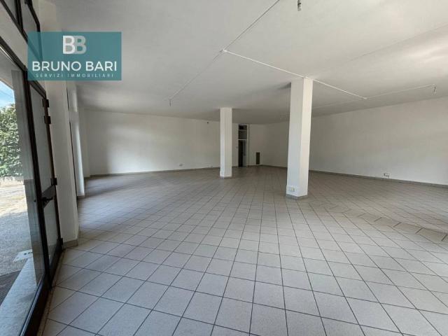 Locale Commerciale in vendita a Rorai Grande, Pordenone