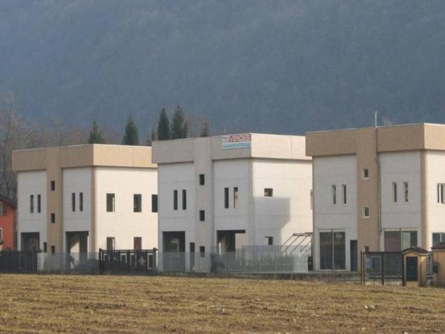 Locale Commerciale in vendita a Tavordo, Porlezza