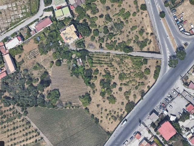 Locale Commerciale in vendita a Portici, Campania
