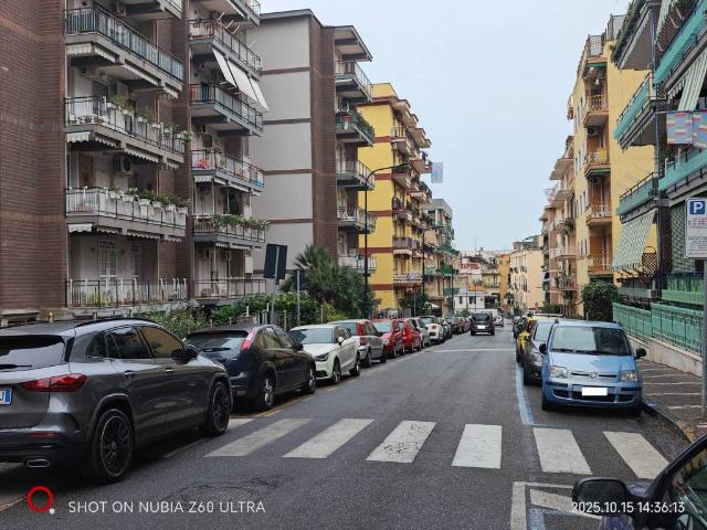 Locale Commerciale in vendita a Portici, Campania