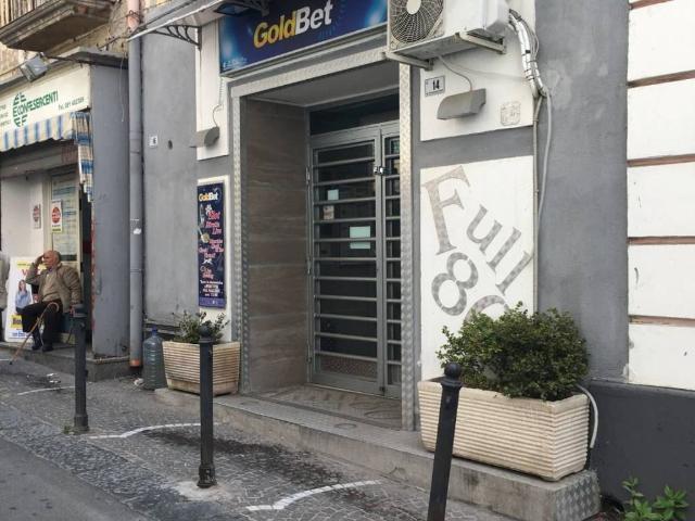Locale Commerciale in vendita a Portici, Campania