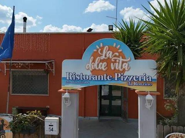 Locale Commerciale in vendita a Puglia, Lecce