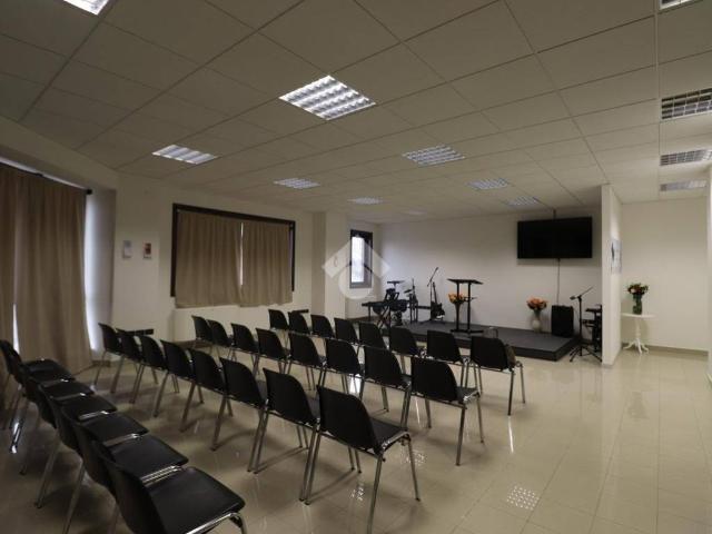 Locale Commerciale in vendita a Sant'Antonio, Porto Mantovano