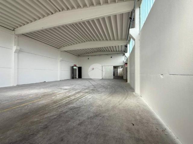 Locale Commerciale in vendita a Porto Mantovano, Lombardia