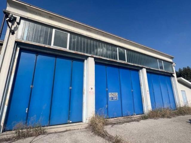 Locale Commerciale in vendita a Porto Mantovano, Lombardia