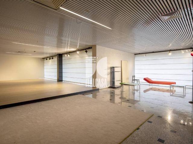 Locale Commerciale in vendita a Porto Mantovano, Lombardia