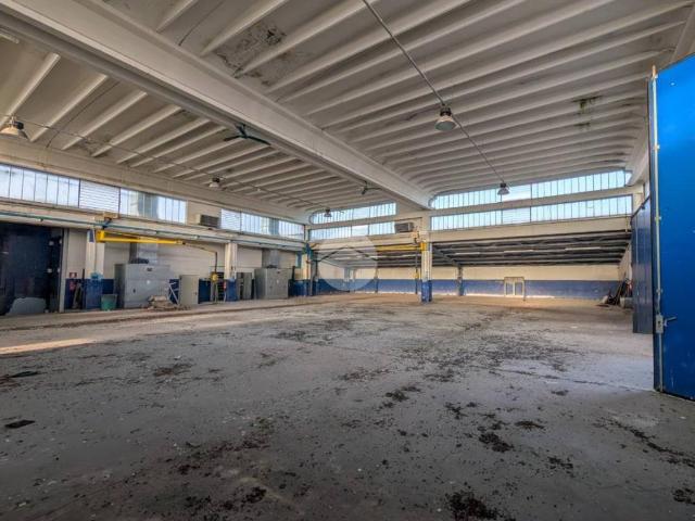 Locale Commerciale in vendita a Porto Mantovano, Lombardia