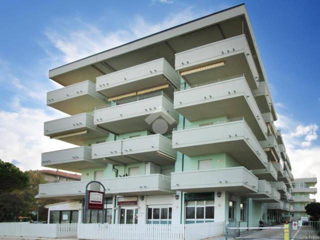 Locale Commerciale in vendita a Marche, Fermo