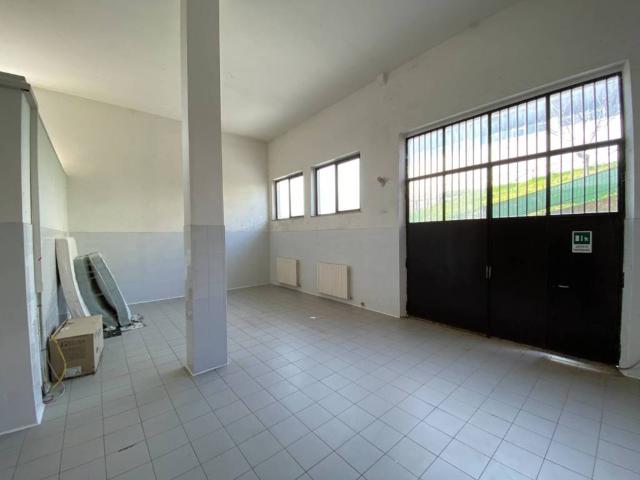 Locale Commerciale in vendita a Marche, Fermo