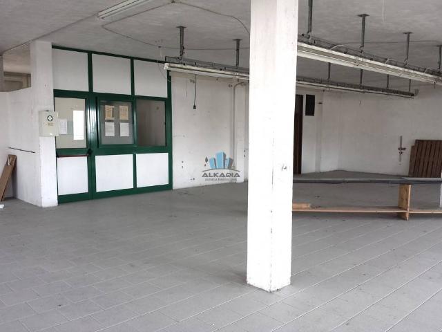 Locale Commerciale in vendita a Marche, Fermo