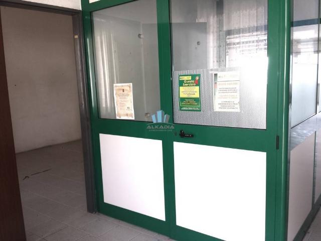 Locale Commerciale in vendita a Marche, Fermo