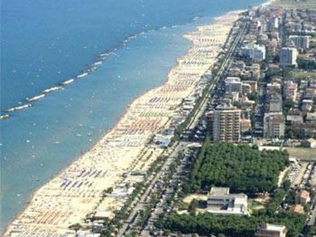 Locale Commerciale in vendita a Marche, Fermo