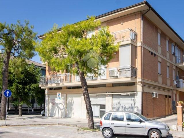 Locale Commerciale in vendita a Salvano, Porto San Giorgio