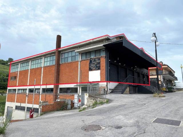 Locale Commerciale in vendita a Marche, Fermo