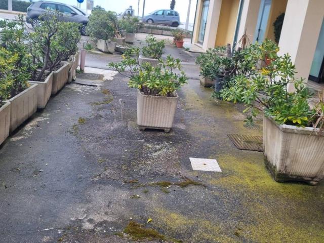 Locale Commerciale in vendita a Faleriense, Marche