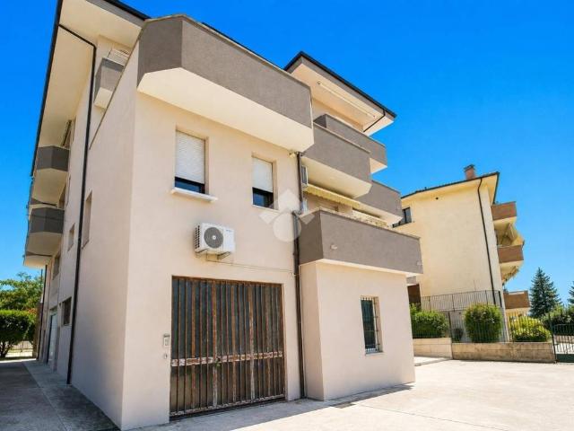 Locale Commerciale in vendita a Marche, Fermo